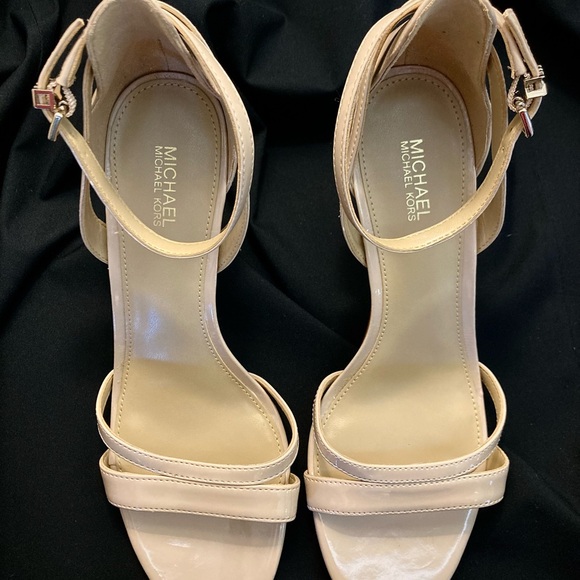 NWOT Michael Kors Beige Kimberly Heels - Picture 2 of 7
